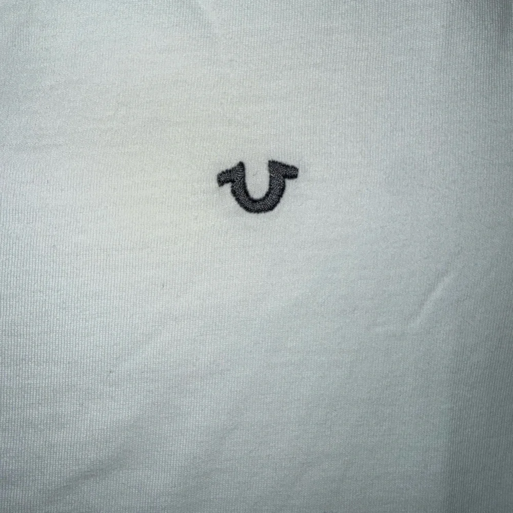 Men’s Authentic True Religion V-Neck Tee Size Small